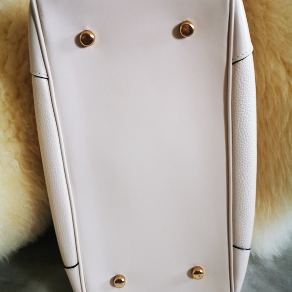 Coach Lane Satchel - Picture 8 of 13